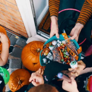 Last-Minute Halloween Party Essentials: Same-Day Delivery for Small Businesses